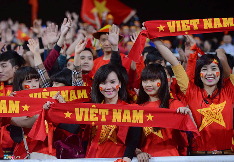 Áo thun cờ đỏ sao vàng ủng hộ bóng đá Việt Nam